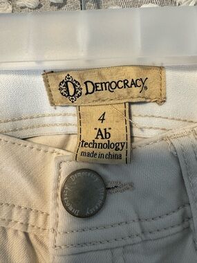 Democracy High-Rise Jeans in Cream
